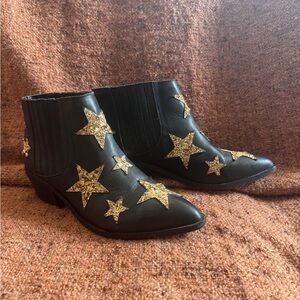 Chinese Laundry gold star western leather boots